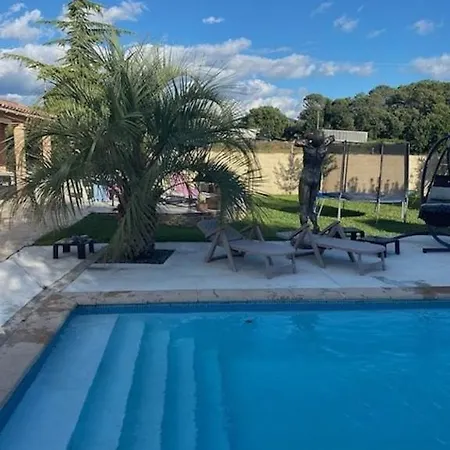 Spa Piscine : Entre Mer Et Montagne Villa *